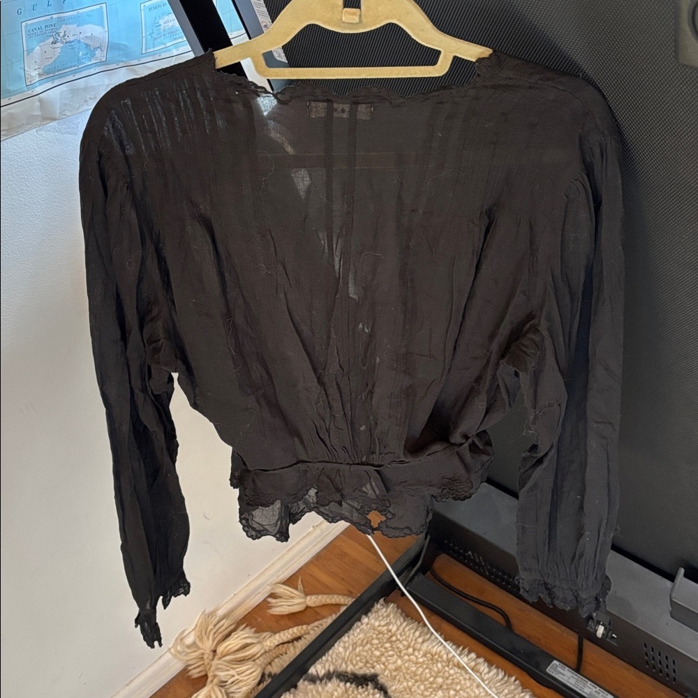 Doen Black Sheer Scalloped Button-Front Blouse - Picture 16 of 16
